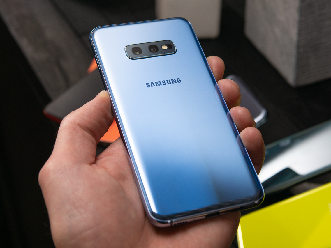 Samsung Galaxy S10e - Price in India, Specifications & Features | Mobile Phones