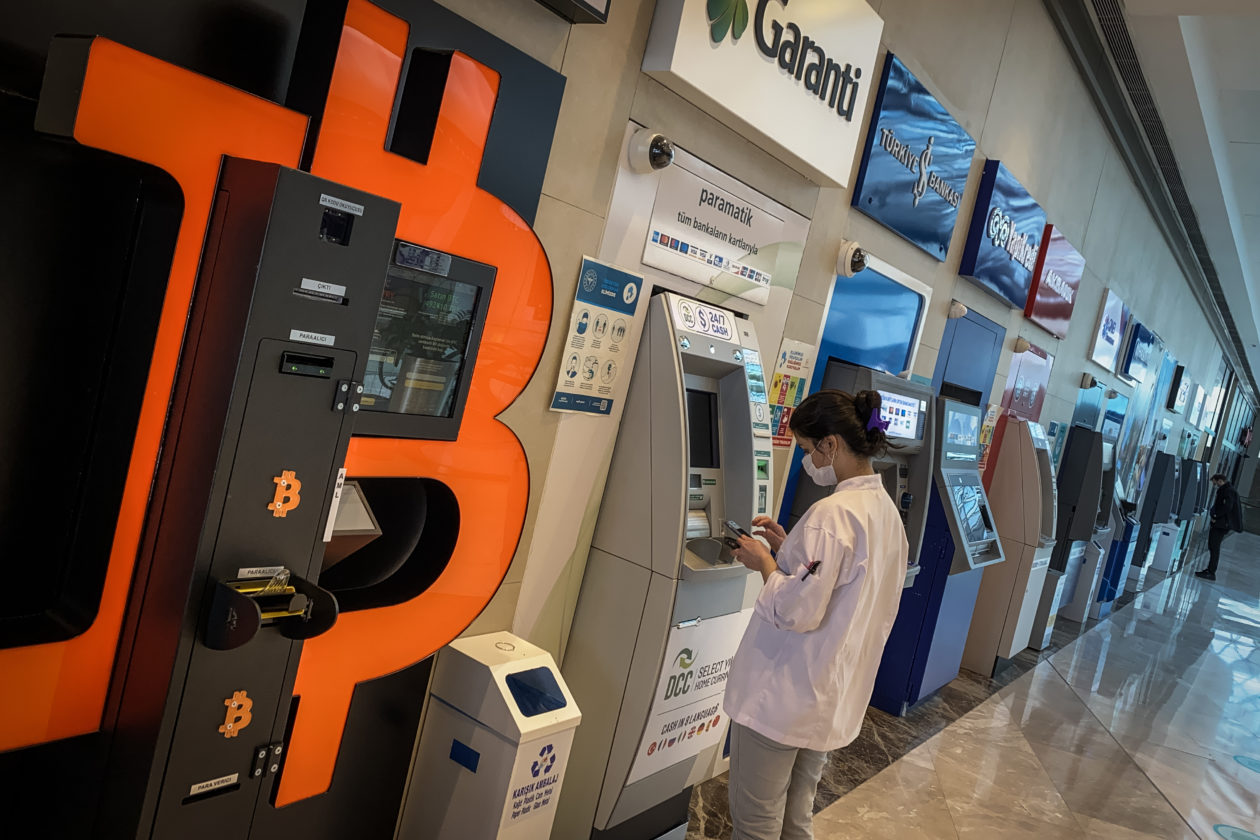 XAPO Bitcoin ATM in Seula at Incheon International Airport Expressway | The Top Coins
