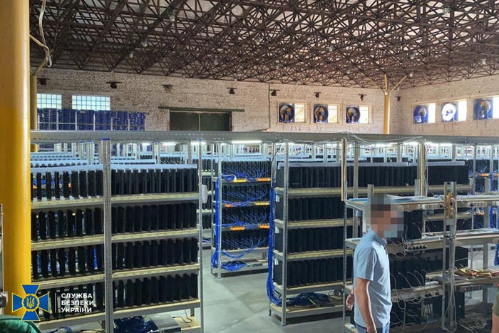 Ultimate Guide to Bitcoin Mining Hardware (Infrastructure, ASICs & Cooling + more)