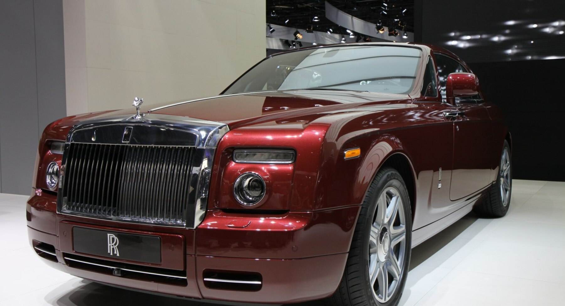 Rolls-Royce Phantom Review, Colours, For Sale, Specs & Models in Australia | CarsGuide