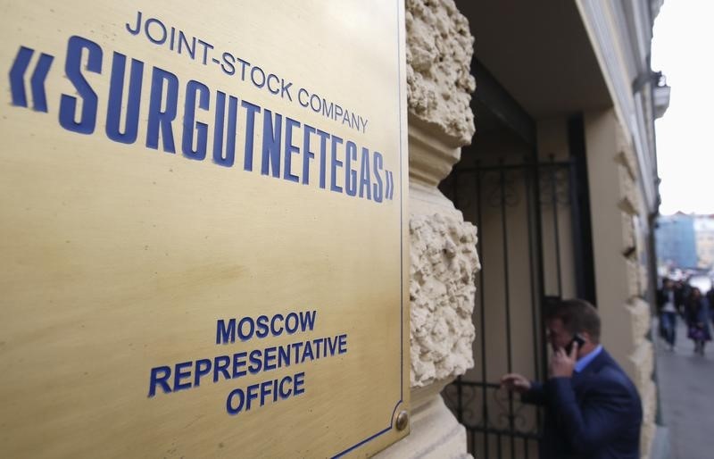 Сургутнефтегаз сократил денежную подушку в 3/2 кв на 3% | Reuters