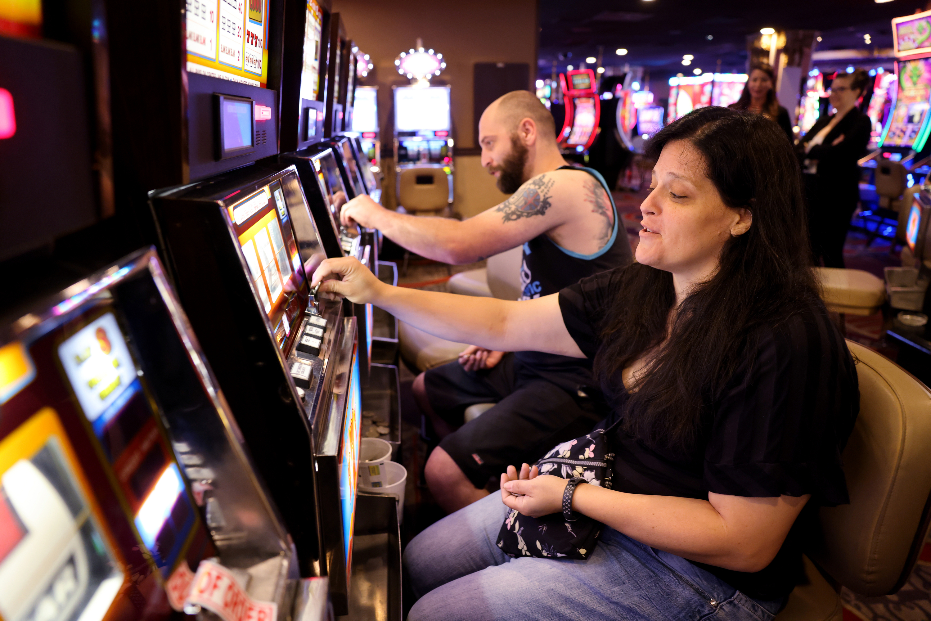 Vegas Casinos Still Offering Coin-Operated Slots & VP