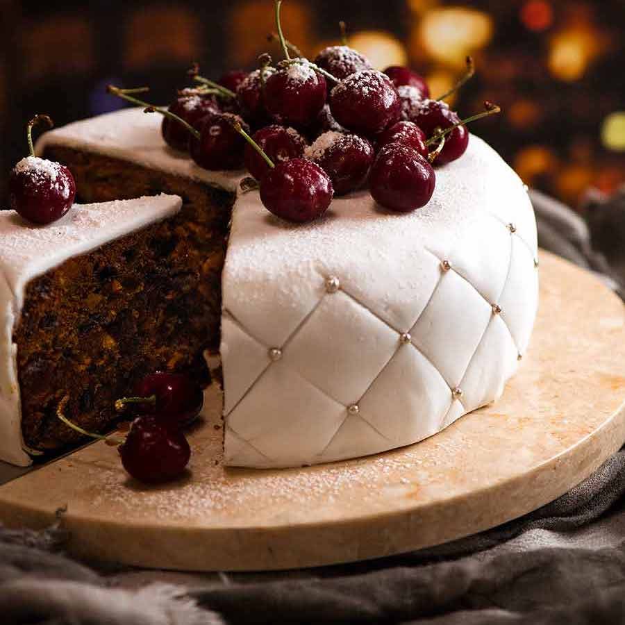 Large Traditional Christmas Cake | Bakers Delight