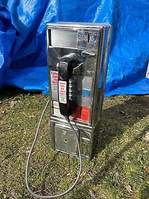 Telephone booth - Wikipedia