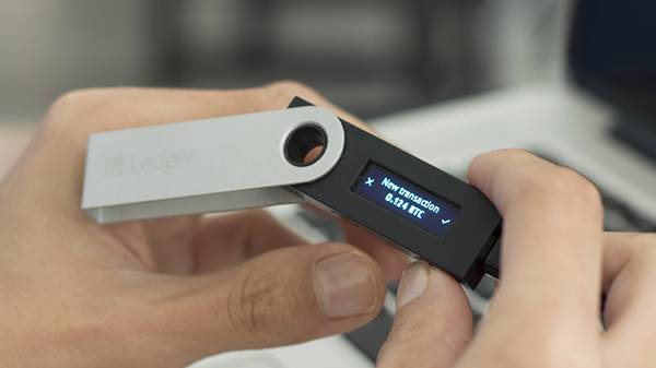 Ledger Nano S Review: Security, Coins, Price & more ()